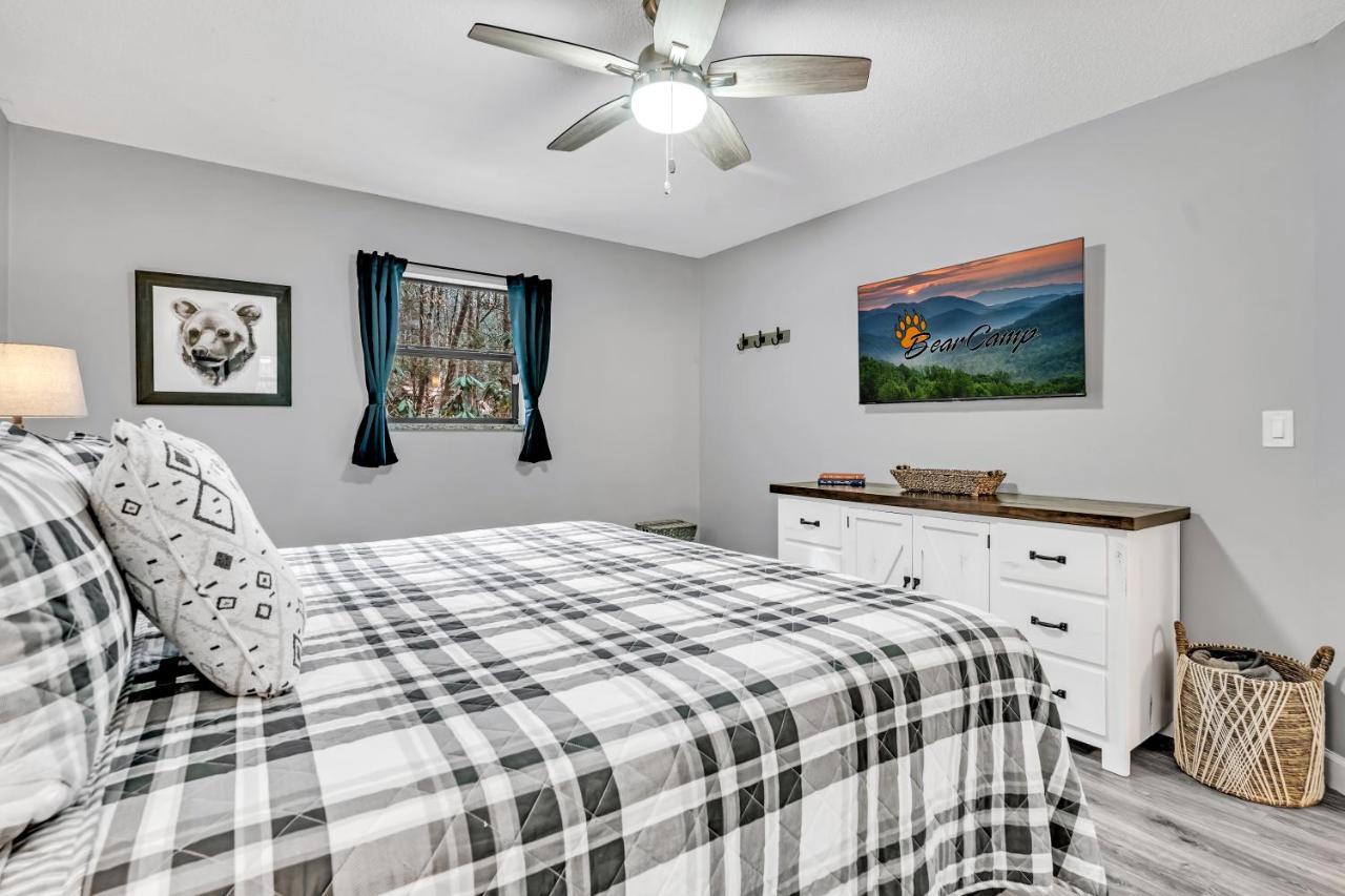 The Cozy Cove, Hot Tub, Wifi, 1089 Free Tickets Each Paid Day, Dollywood And More Sevierville Exteriör bild